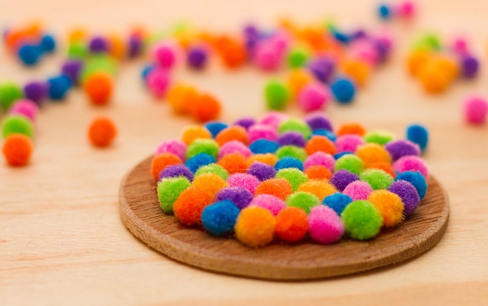 aid4203481-728px-Make-Wool-Felt-Ball-Coasters-Step-4.jpg