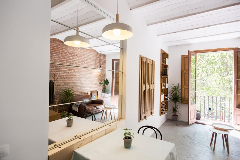 25m2-loft-barcelona-naimi-architecture-interiors-residential_dezeen_2364_col_0-1704x1136.jpg