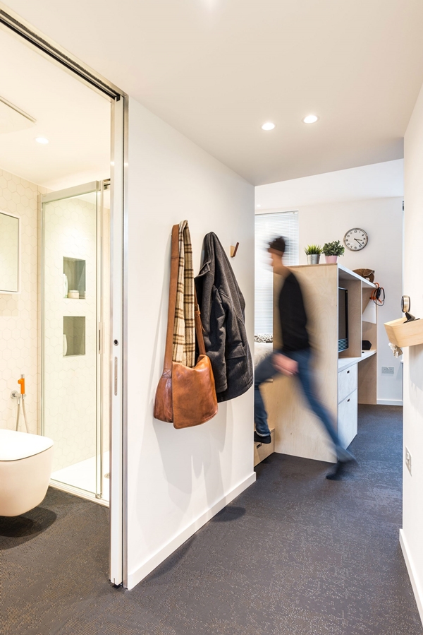 micro-flat-islington-diego-dalpra-housing-interior-london_dezeen_2364_col_9-1704x2552.jpg